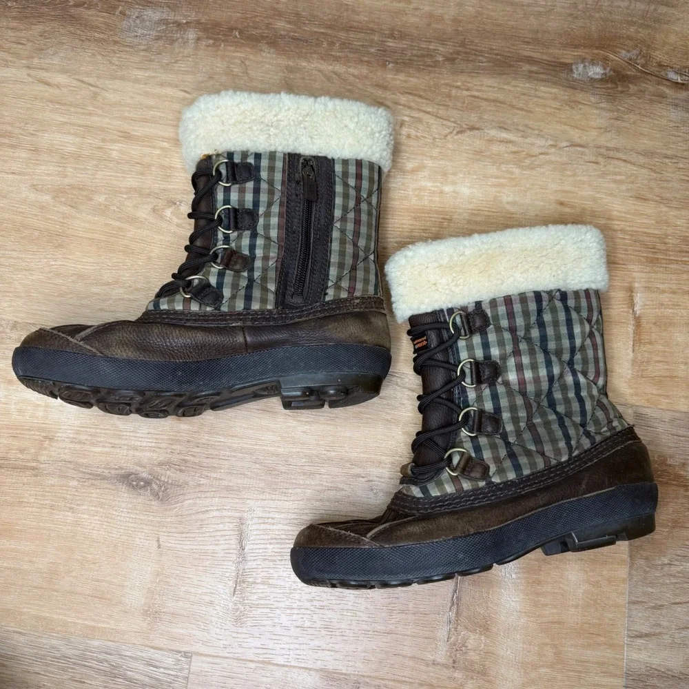 UGG Australia Women's Plaid Lined Winter‎ Boots Size 7 Waterproof Event Casual